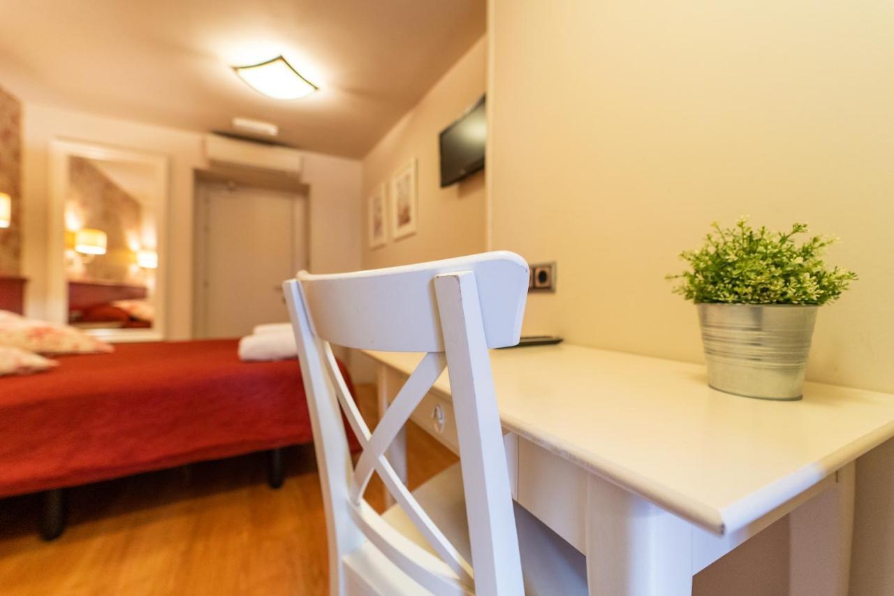 Hostal Matheu Madrid Ngoại thất bức ảnh